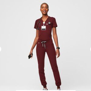 FIGS Zamora Scrub Pants and Catarina One-Pocket Scrub Top
